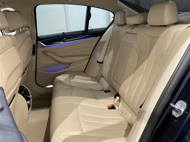 5シリーズ 530iラグジュアリー ハイラインパッケージ アンビエントライト 10.2インチ純正HDDナビ 360度カメラ アダクティブクルーズコントロール レーンキーピングアシスト DSRC アダクティブLEDヘッドライト(5枚目)