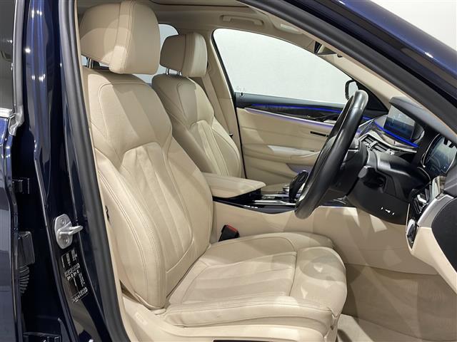 5シリーズ 530iラグジュアリー ハイラインパッケージ アンビエントライト 10.2インチ純正HDDナビ 360度カメラ アダクティブクルーズコントロール レーンキーピングアシスト DSRC アダクティブLEDヘッドライト(6枚目)