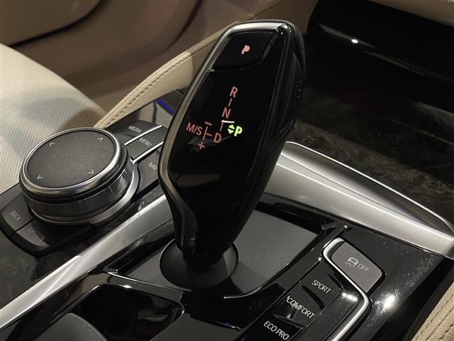 5シリーズ 530iラグジュアリー ハイラインパッケージ アンビエントライト 10.2インチ純正HDDナビ 360度カメラ アダクティブクルーズコントロール レーンキーピングアシスト DSRC アダクティブLEDヘッドライト(14枚目)