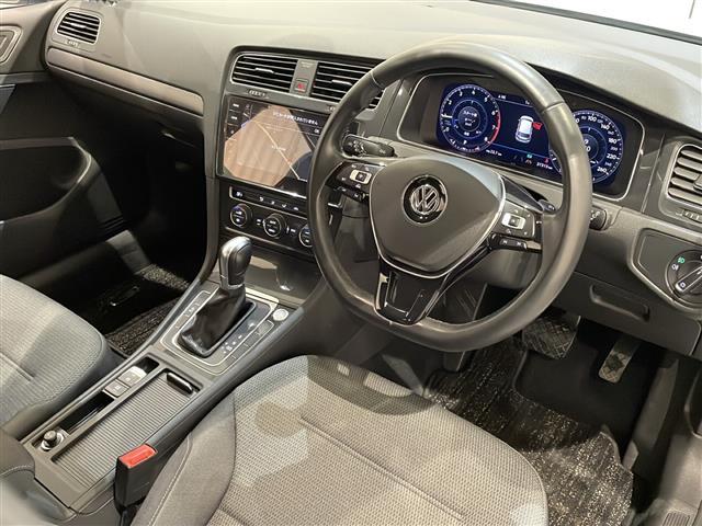 ゴルフ ＴＳＩコンフォートライン　テックエディション　デジタルメータークラスター　アダクティブクルーズコントロール　レーンキープアシスト　ＬＥＤヘッドライト　ドライブレコーダー（6枚目）