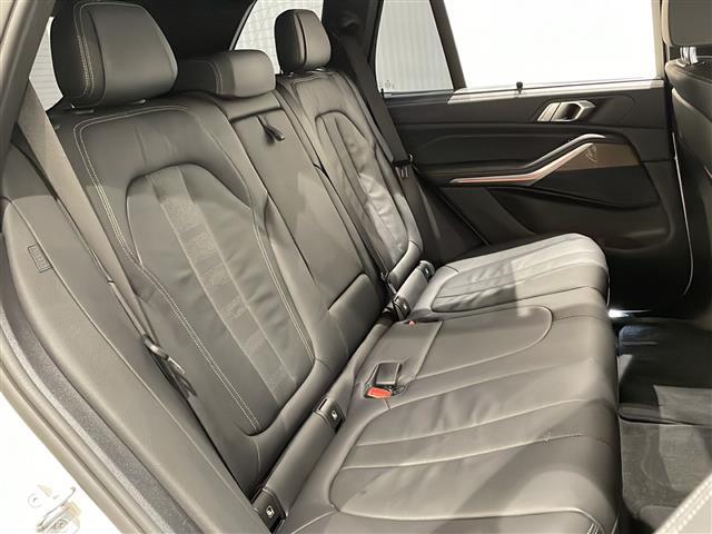 X5 M50i アダプティブクルーズコントロール レーンキピングアシスト ステアリングヒーター シートベンチレーション シートヒーター イージークローズ オプション22インチAW レーダー探知機 ドライブレコーダー(5枚目)