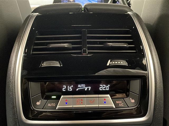 X5 M50i アダプティブクルーズコントロール レーンキピングアシスト ステアリングヒーター シートベンチレーション シートヒーター イージークローズ オプション22インチAW レーダー探知機 ドライブレコーダー(7枚目)