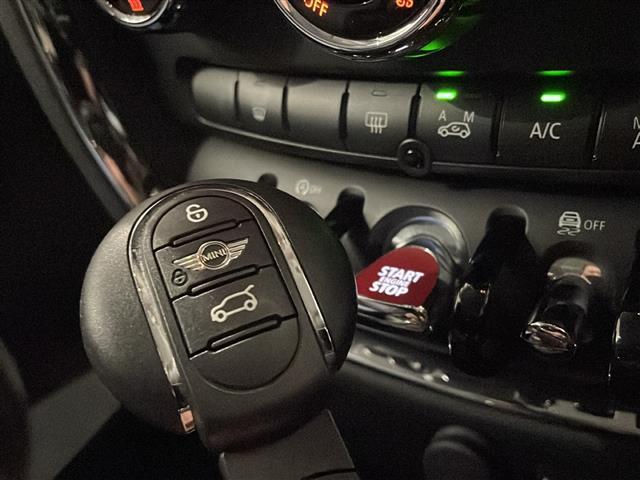 MINI クーパー クラブマン ペッパーパッケージ オートスピードコントロール装置 リア・ビュー・カメラ ナビゲーション・システム USB AUX Bluetooth接続 アイドリングストップ オートライト(6枚目)