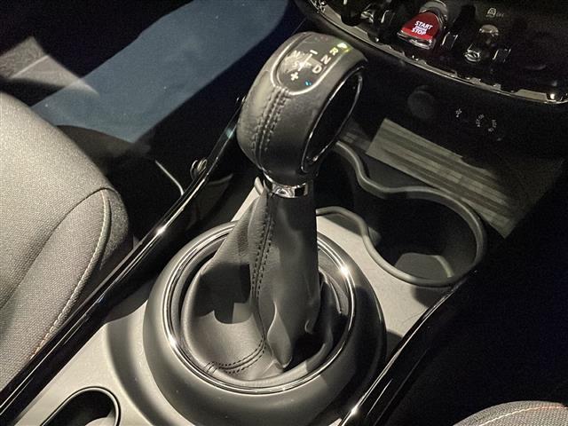 MINI クーパー クラブマン ペッパーパッケージ オートスピードコントロール装置 リア・ビュー・カメラ ナビゲーション・システム USB AUX Bluetooth接続 アイドリングストップ オートライト(8枚目)