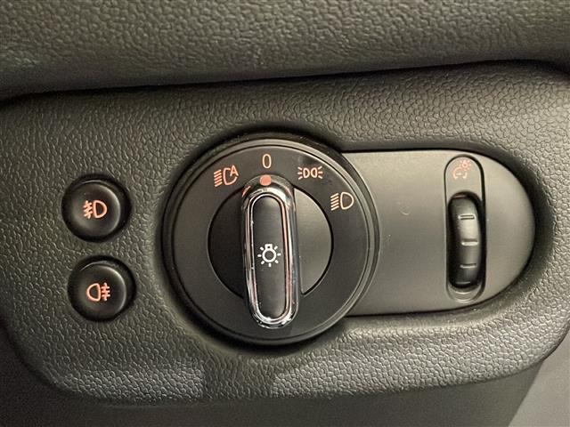 MINI クーパー クラブマン ペッパーパッケージ オートスピードコントロール装置 リア・ビュー・カメラ ナビゲーション・システム USB AUX Bluetooth接続 アイドリングストップ オートライト(14枚目)