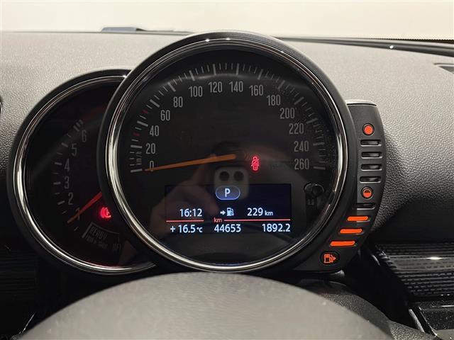 MINI クーパー クラブマン ペッパーパッケージ オートスピードコントロール装置 リア・ビュー・カメラ ナビゲーション・システム USB AUX Bluetooth接続 アイドリングストップ オートライト(19枚目)