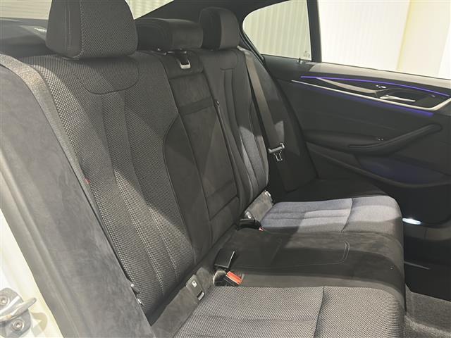 5シリーズ 523d Mスポーツ ヘッドアップディスプレイ ワイヤレスチャージング アダプティブヘッドライト アダプティブクルーズコントロール レーンキピングアシスト パワーバックドア パワーシート ドライブレコーダー ETC(27枚目)