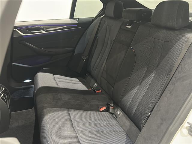 5シリーズ 523d Mスポーツ ヘッドアップディスプレイ ワイヤレスチャージング アダプティブヘッドライト アダプティブクルーズコントロール レーンキピングアシスト パワーバックドア パワーシート ドライブレコーダー ETC(28枚目)