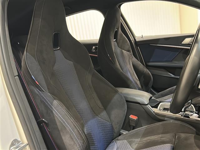 1シリーズ M135i xDrive Mスポーツシート 純正ナビ アクティブクルーズコントロール パドルシフト(9枚目)