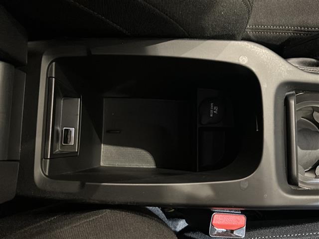 V40 クロスカントリー T3 キネティック レーンキピングアシシト ブラインドスポット・インフォメーション・システム レーン・チェンジ・マージ・エイド クロス・トラフィック・アラート LEDヘッドライト Bluetooth TV バックカメラ(7枚目)