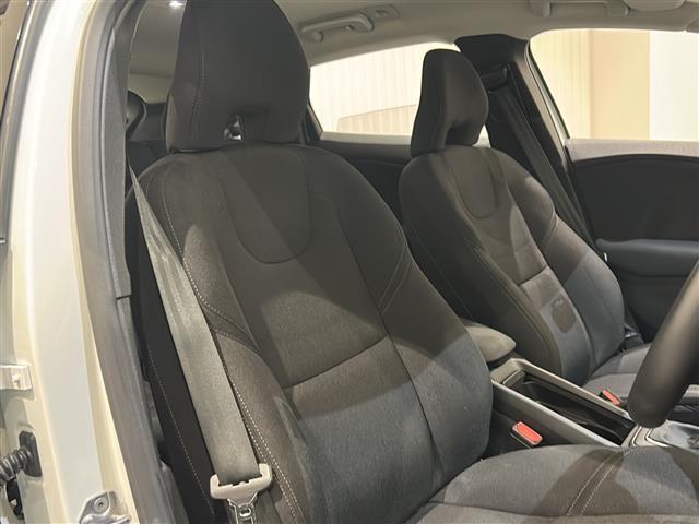 V40 クロスカントリー T3 キネティック レーンキピングアシシト ブラインドスポット・インフォメーション・システム レーン・チェンジ・マージ・エイド クロス・トラフィック・アラート LEDヘッドライト Bluetooth TV バックカメラ(9枚目)