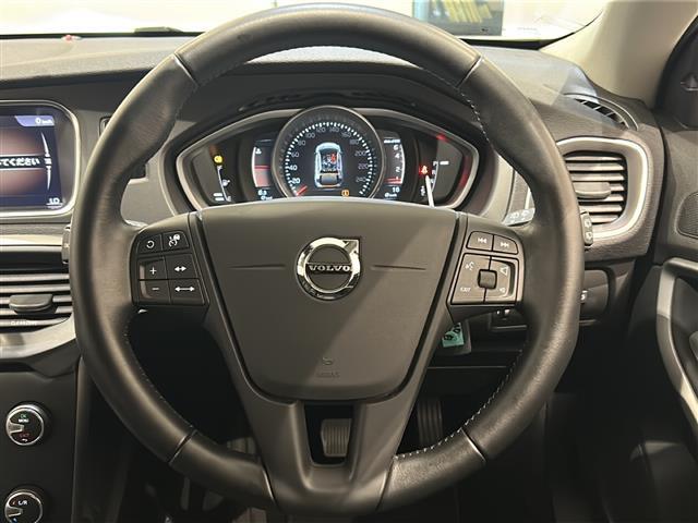 V40 クロスカントリー T3 キネティック レーンキピングアシシト ブラインドスポット・インフォメーション・システム レーン・チェンジ・マージ・エイド クロス・トラフィック・アラート LEDヘッドライト Bluetooth TV バックカメラ(13枚目)