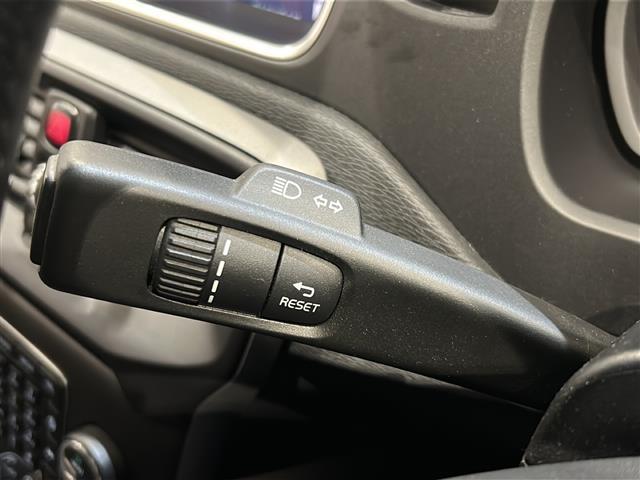 V40 クロスカントリー T3 キネティック レーンキピングアシシト ブラインドスポット・インフォメーション・システム レーン・チェンジ・マージ・エイド クロス・トラフィック・アラート LEDヘッドライト Bluetooth TV バックカメラ(16枚目)