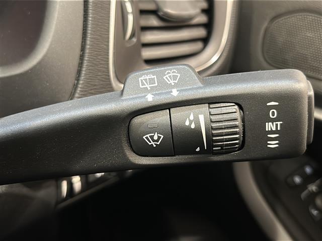 V40 クロスカントリー T3 キネティック レーンキピングアシシト ブラインドスポット・インフォメーション・システム レーン・チェンジ・マージ・エイド クロス・トラフィック・アラート LEDヘッドライト Bluetooth TV バックカメラ(17枚目)