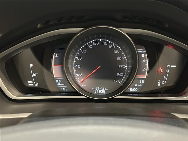 V40 クロスカントリー T3 キネティック レーンキピングアシシト ブラインドスポット・インフォメーション・システム レーン・チェンジ・マージ・エイド クロス・トラフィック・アラート LEDヘッドライト Bluetooth TV バックカメラ(18枚目)