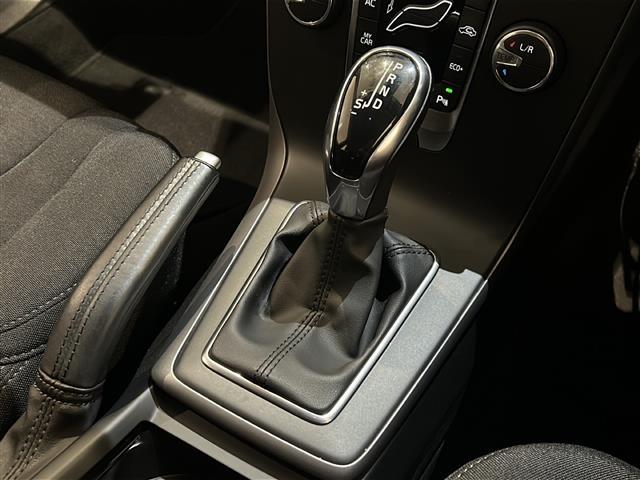 V40 クロスカントリー T3 キネティック レーンキピングアシシト ブラインドスポット・インフォメーション・システム レーン・チェンジ・マージ・エイド クロス・トラフィック・アラート LEDヘッドライト Bluetooth TV バックカメラ(23枚目)