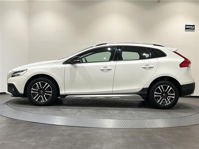 V40 クロスカントリー T3 キネティック レーンキピングアシシト ブラインドスポット・インフォメーション・システム レーン・チェンジ・マージ・エイド クロス・トラフィック・アラート LEDヘッドライト Bluetooth TV バックカメラ(30枚目)