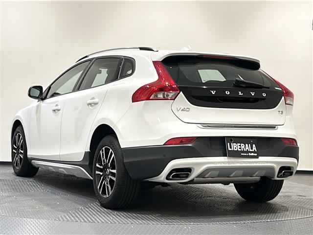 V40 クロスカントリー T3 キネティック レーンキピングアシシト ブラインドスポット・インフォメーション・システム レーン・チェンジ・マージ・エイド クロス・トラフィック・アラート LEDヘッドライト Bluetooth TV バックカメラ(31枚目)