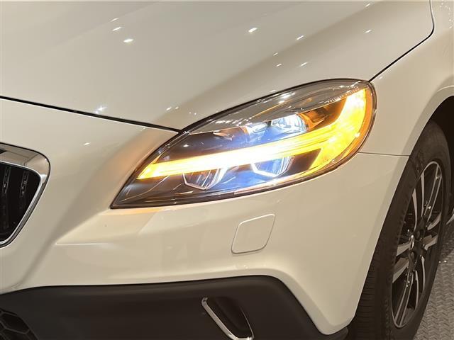 V40 クロスカントリー T3 キネティック レーンキピングアシシト ブラインドスポット・インフォメーション・システム レーン・チェンジ・マージ・エイド クロス・トラフィック・アラート LEDヘッドライト Bluetooth TV バックカメラ(35枚目)