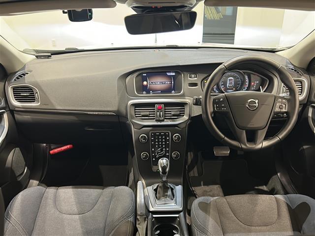 V40 クロスカントリー T3 キネティック レーンキピングアシシト ブラインドスポット・インフォメーション・システム レーン・チェンジ・マージ・エイド クロス・トラフィック・アラート LEDヘッドライト Bluetooth TV バックカメラ(42枚目)