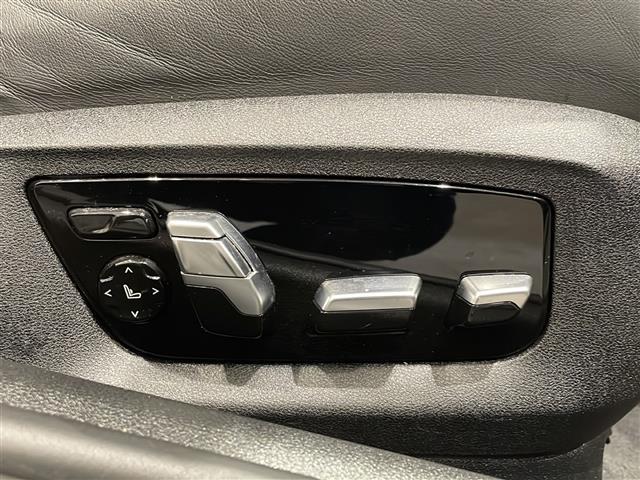 M5 M5 コンフォートパッケージ Mパフォーマンスエアロ フロントマッサージシート ステアリングホイールヒーティング HDDナビゲーションシステム CD/DVD/USB/TV/BT(7枚目)