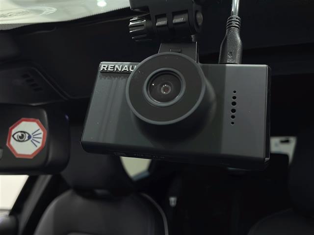 ルーテシア Ｅ－テックフルハイブリッド　レザーパック　シートヒーター　純正ディスプレイオーディオ＆ＢＴ　バックカメラ　ＥＴＣ　ドライブレコーダー　ＵＳＢポート　衝突軽減ブレーキ　レーンキープアシスト　ブランドスポットモニター（3枚目）