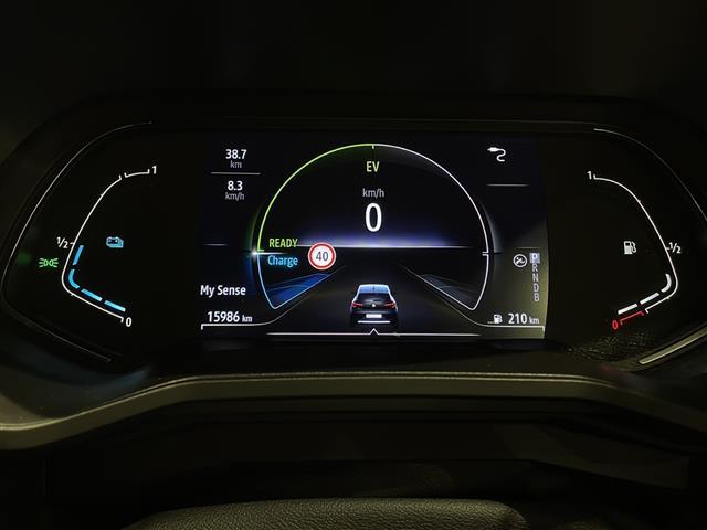 ルーテシア Ｅ－テックフルハイブリッド　レザーパック　シートヒーター　純正ディスプレイオーディオ＆ＢＴ　バックカメラ　ＥＴＣ　ドライブレコーダー　ＵＳＢポート　衝突軽減ブレーキ　レーンキープアシスト　ブランドスポットモニター（6枚目）