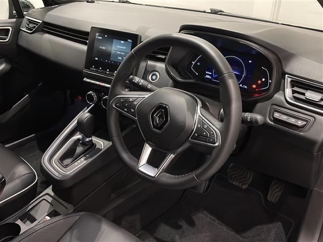 ルーテシア Ｅ－テックフルハイブリッド　レザーパック　シートヒーター　純正ディスプレイオーディオ＆ＢＴ　バックカメラ　ＥＴＣ　ドライブレコーダー　ＵＳＢポート　衝突軽減ブレーキ　レーンキープアシスト　ブランドスポットモニター（8枚目）