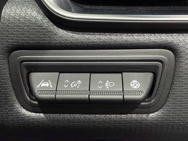 ルーテシア Ｅ－テックフルハイブリッド　レザーパック　シートヒーター　純正ディスプレイオーディオ＆ＢＴ　バックカメラ　ＥＴＣ　ドライブレコーダー　ＵＳＢポート　衝突軽減ブレーキ　レーンキープアシスト　ブランドスポットモニター（16枚目）