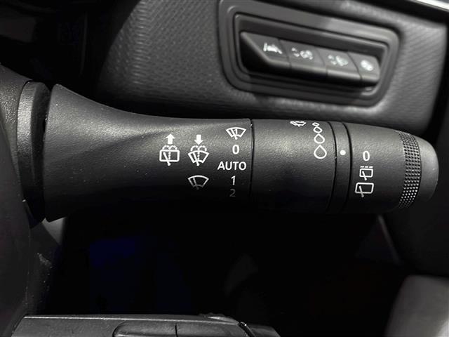 ルーテシア Ｅ－テックフルハイブリッド　レザーパック　シートヒーター　純正ディスプレイオーディオ＆ＢＴ　バックカメラ　ＥＴＣ　ドライブレコーダー　ＵＳＢポート　衝突軽減ブレーキ　レーンキープアシスト　ブランドスポットモニター（22枚目）