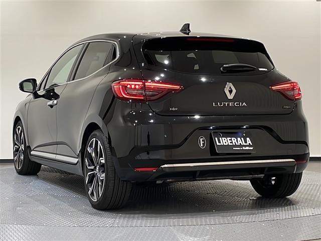 ルーテシア Ｅ－テックフルハイブリッド　レザーパック　シートヒーター　純正ディスプレイオーディオ＆ＢＴ　バックカメラ　ＥＴＣ　ドライブレコーダー　ＵＳＢポート　衝突軽減ブレーキ　レーンキープアシスト　ブランドスポットモニター（29枚目）