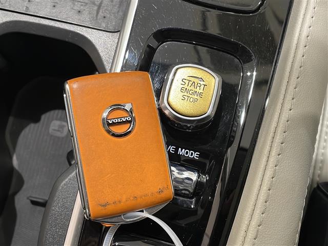 ＸＣ９０ Ｂ６　ＡＷＤ　インスクリプション　サンルーフ　フル・アクティブ・ハイビーム（ＬＥＤヘッドライト）３６０°ビューカメラ　シートベンチレーション（前席）パワーシート（全席）シートヒーター（全席）ワイヤレススマートフォンチャージ（11枚目）