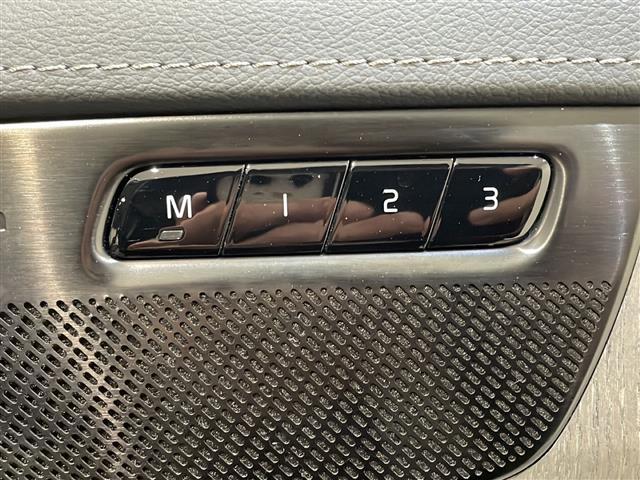 ＸＣ９０ Ｂ６　ＡＷＤ　インスクリプション　サンルーフ　フル・アクティブ・ハイビーム（ＬＥＤヘッドライト）３６０°ビューカメラ　シートベンチレーション（前席）パワーシート（全席）シートヒーター（全席）ワイヤレススマートフォンチャージ（12枚目）