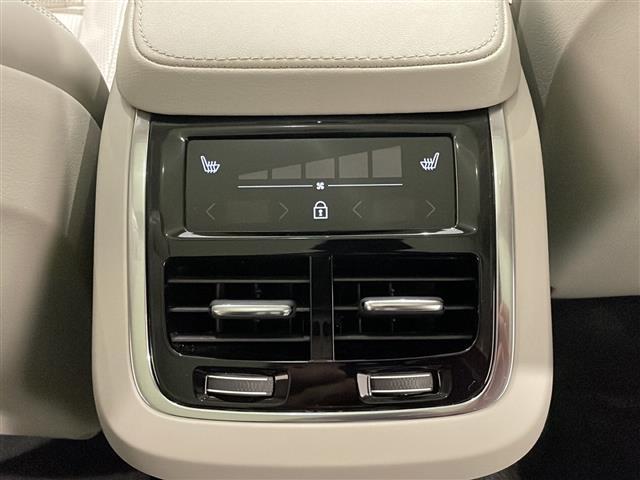 ＸＣ９０ Ｂ６　ＡＷＤ　インスクリプション　サンルーフ　フル・アクティブ・ハイビーム（ＬＥＤヘッドライト）３６０°ビューカメラ　シートベンチレーション（前席）パワーシート（全席）シートヒーター（全席）ワイヤレススマートフォンチャージ（15枚目）