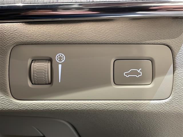 ＸＣ９０ Ｂ６　ＡＷＤ　インスクリプション　サンルーフ　フル・アクティブ・ハイビーム（ＬＥＤヘッドライト）３６０°ビューカメラ　シートベンチレーション（前席）パワーシート（全席）シートヒーター（全席）ワイヤレススマートフォンチャージ（16枚目）