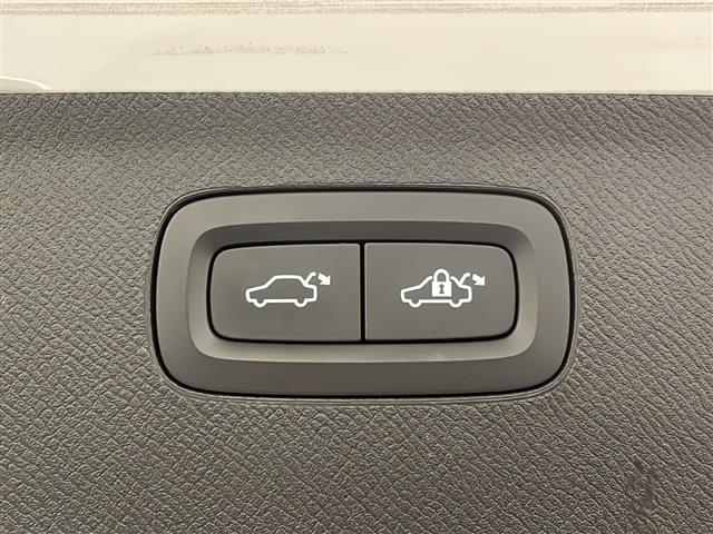 ＸＣ９０ Ｂ６　ＡＷＤ　インスクリプション　サンルーフ　フル・アクティブ・ハイビーム（ＬＥＤヘッドライト）３６０°ビューカメラ　シートベンチレーション（前席）パワーシート（全席）シートヒーター（全席）ワイヤレススマートフォンチャージ（17枚目）