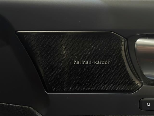 ＸＣ４０ Ｂ４　ＡＷＤ　Ｒデザイン　パノラマサンルーフ　ハーマンカードンサウンドシステム　純正ＨＤＤナビ　フルセグ／ラジオ／ＢＴ　全方位カメラ　ハンズフリー　オープニング／クロージング機構　オートクルーズコントロール（3枚目）