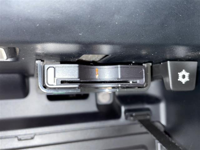 ＸＣ４０ Ｂ４　ＡＷＤ　Ｒデザイン　パノラマサンルーフ　ハーマンカードンサウンドシステム　純正ＨＤＤナビ　フルセグ／ラジオ／ＢＴ　全方位カメラ　ハンズフリー　オープニング／クロージング機構　オートクルーズコントロール（6枚目）