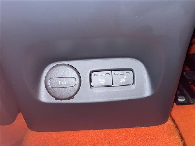 ＸＣ４０ Ｂ４　ＡＷＤ　Ｒデザイン　パノラマサンルーフ　ハーマンカードンサウンドシステム　純正ＨＤＤナビ　フルセグ／ラジオ／ＢＴ　全方位カメラ　ハンズフリー　オープニング／クロージング機構　オートクルーズコントロール（8枚目）