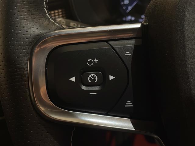 ＸＣ４０ Ｂ４　ＡＷＤ　Ｒデザイン　パノラマサンルーフ　ハーマンカードンサウンドシステム　純正ＨＤＤナビ　フルセグ／ラジオ／ＢＴ　全方位カメラ　ハンズフリー　オープニング／クロージング機構　オートクルーズコントロール（9枚目）