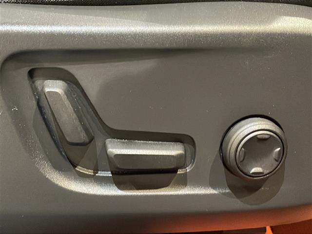 ＸＣ４０ Ｂ４　ＡＷＤ　Ｒデザイン　パノラマサンルーフ　ハーマンカードンサウンドシステム　純正ＨＤＤナビ　フルセグ／ラジオ／ＢＴ　全方位カメラ　ハンズフリー　オープニング／クロージング機構　オートクルーズコントロール（10枚目）