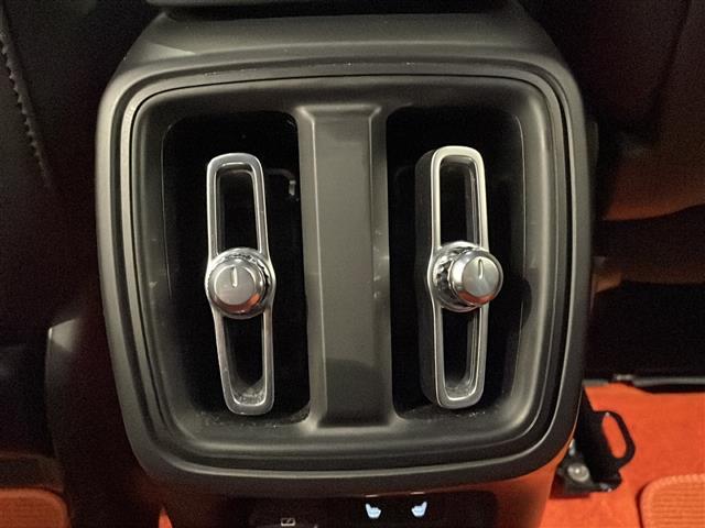 ＸＣ４０ Ｂ４　ＡＷＤ　Ｒデザイン　パノラマサンルーフ　ハーマンカードンサウンドシステム　純正ＨＤＤナビ　フルセグ／ラジオ／ＢＴ　全方位カメラ　ハンズフリー　オープニング／クロージング機構　オートクルーズコントロール（12枚目）