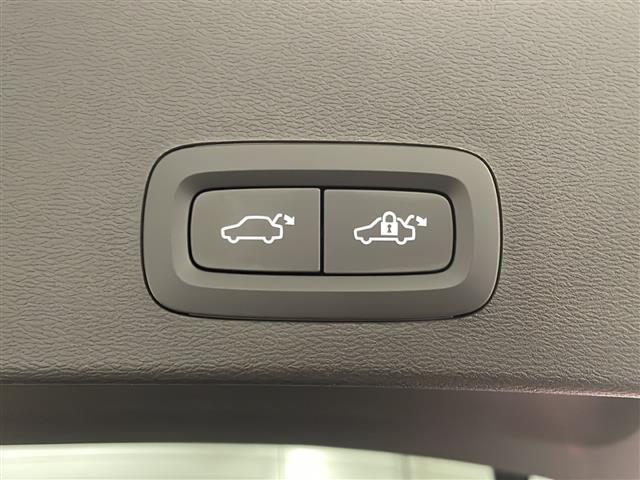 ＸＣ４０ Ｂ４　ＡＷＤ　Ｒデザイン　パノラマサンルーフ　ハーマンカードンサウンドシステム　純正ＨＤＤナビ　フルセグ／ラジオ／ＢＴ　全方位カメラ　ハンズフリー　オープニング／クロージング機構　オートクルーズコントロール（13枚目）