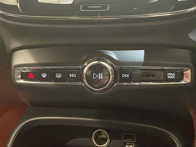 ＸＣ４０ Ｂ４　ＡＷＤ　Ｒデザイン　パノラマサンルーフ　ハーマンカードンサウンドシステム　純正ＨＤＤナビ　フルセグ／ラジオ／ＢＴ　全方位カメラ　ハンズフリー　オープニング／クロージング機構　オートクルーズコントロール（14枚目）