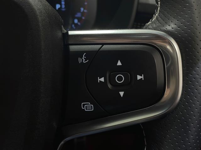 ＸＣ４０ Ｂ４　ＡＷＤ　Ｒデザイン　パノラマサンルーフ　ハーマンカードンサウンドシステム　純正ＨＤＤナビ　フルセグ／ラジオ／ＢＴ　全方位カメラ　ハンズフリー　オープニング／クロージング機構　オートクルーズコントロール（16枚目）