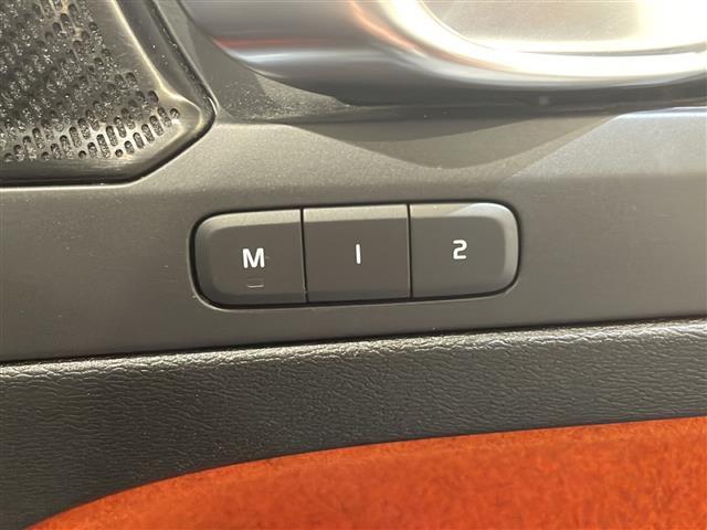 ＸＣ４０ Ｂ４　ＡＷＤ　Ｒデザイン　パノラマサンルーフ　ハーマンカードンサウンドシステム　純正ＨＤＤナビ　フルセグ／ラジオ／ＢＴ　全方位カメラ　ハンズフリー　オープニング／クロージング機構　オートクルーズコントロール（17枚目）