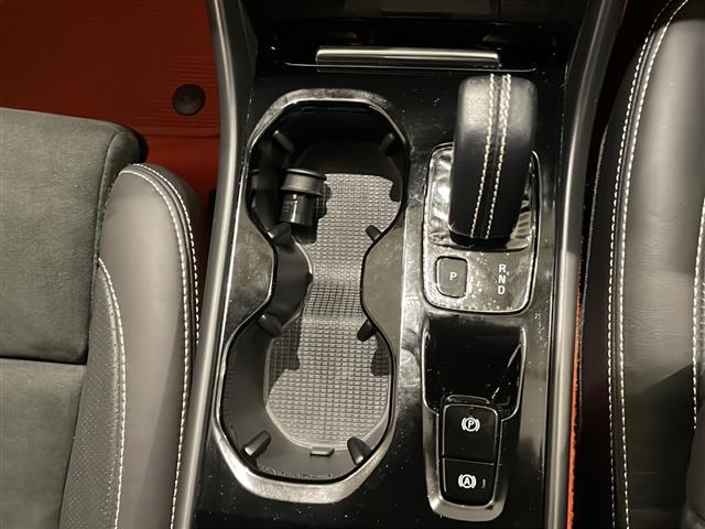 ＸＣ４０ Ｂ４　ＡＷＤ　Ｒデザイン　パノラマサンルーフ　ハーマンカードンサウンドシステム　純正ＨＤＤナビ　フルセグ／ラジオ／ＢＴ　全方位カメラ　ハンズフリー　オープニング／クロージング機構　オートクルーズコントロール（19枚目）