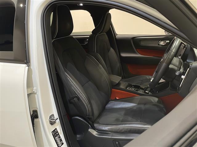 ＸＣ４０ Ｂ４　ＡＷＤ　Ｒデザイン　パノラマサンルーフ　ハーマンカードンサウンドシステム　純正ＨＤＤナビ　フルセグ／ラジオ／ＢＴ　全方位カメラ　ハンズフリー　オープニング／クロージング機構　オートクルーズコントロール（24枚目）