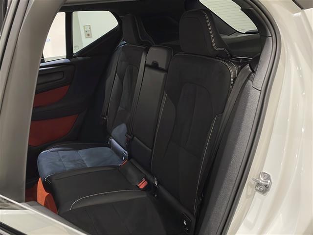 ＸＣ４０ Ｂ４　ＡＷＤ　Ｒデザイン　パノラマサンルーフ　ハーマンカードンサウンドシステム　純正ＨＤＤナビ　フルセグ／ラジオ／ＢＴ　全方位カメラ　ハンズフリー　オープニング／クロージング機構　オートクルーズコントロール（27枚目）