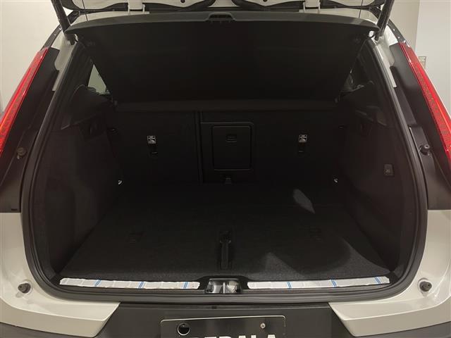 ＸＣ４０ Ｂ４　ＡＷＤ　Ｒデザイン　パノラマサンルーフ　ハーマンカードンサウンドシステム　純正ＨＤＤナビ　フルセグ／ラジオ／ＢＴ　全方位カメラ　ハンズフリー　オープニング／クロージング機構　オートクルーズコントロール（28枚目）